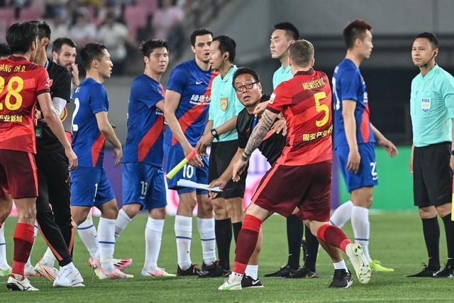 段奕宏的汉堡戏，引发演艺圈对真情演绎的深思