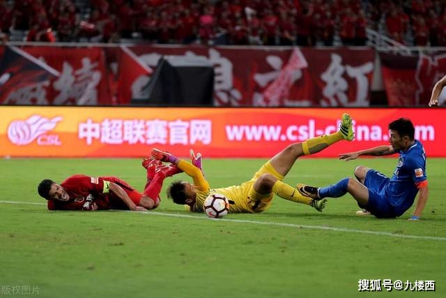 PSV埃因霍温主场大胜鹿特丹斯巴达，迈南斯上演帽子戏法